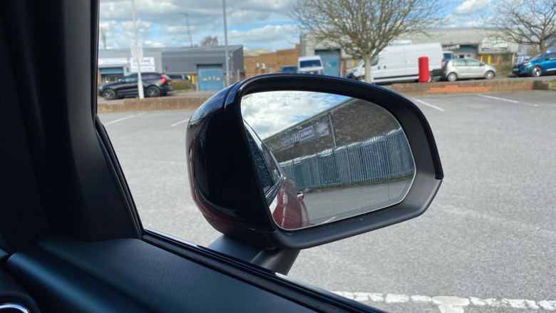 Volvo Xc40 2.0 B4P Plus Dark 5dr AWD Auto Petrol Estate